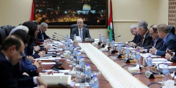 مجلس الوزراء يجدد تأكيده الالتزام بتنفيذ ما تم الاتفاق عليه مع اتحاد المعلمين