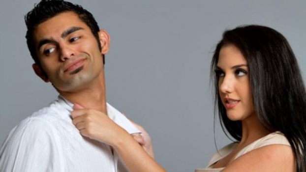 لماذا يفضل الرجل المرأة الحمقاء على المرأة الذكية؟