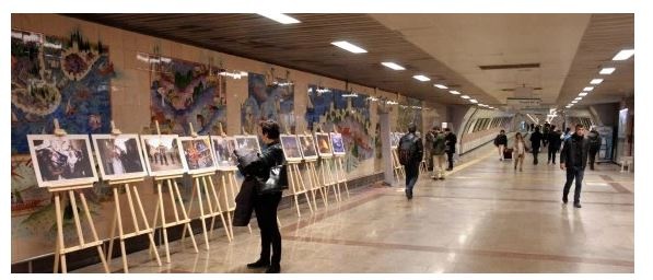 "توقف أيها الراكب وانظر قليلاً إلى القدس".. معرض صور عن المدينة المقدسة في مترو إسطنبول