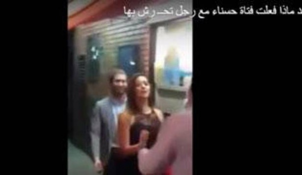 فيديو : لن تصدق ماذا فعلت هذه الفتاة مع رجل تحرش بها !