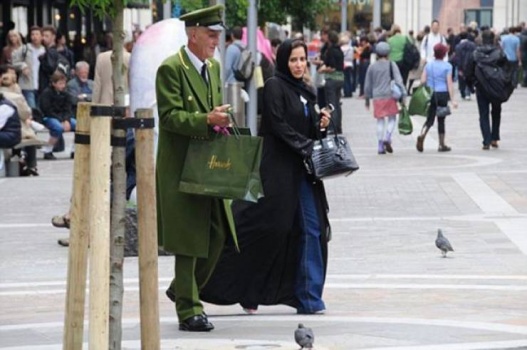كيف تنفق زوجات الأثرياء العرب أموال أزواجهن ؟
