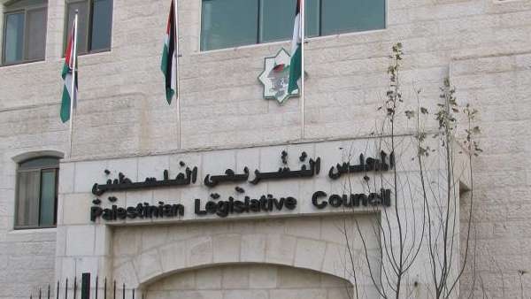 التشريعي يتوسط بمبادرة لحل أزمة المعلمين
