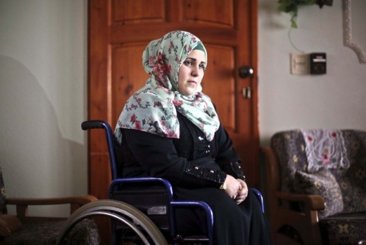 إسراء النملة... خرجت من الحرب بلا قدمين وبلقب "مُطلقة"