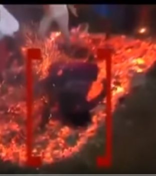 فيديو : لحظة سقوط امرأة على الجمر  .. أثناء ممارسة أحد الطقوس  !!