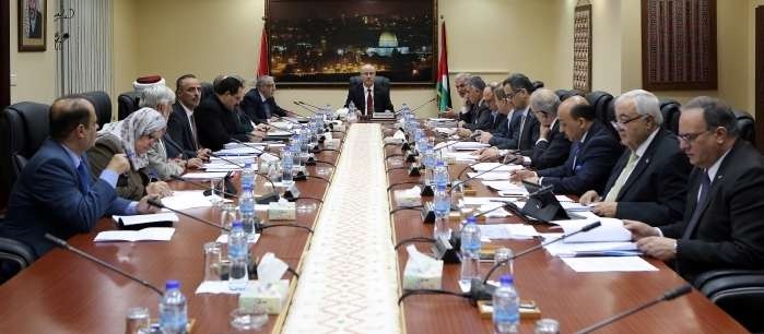 أبو بكر تكشف : أحد الوزراء يبيع المياه للمواطنين