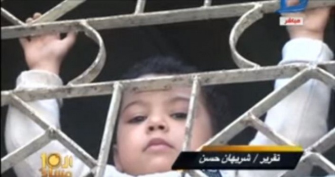 طفل محكوم عليه بالمؤبد يصرخ أنا مش عملت حاجة أنا مظلوم..فيديو