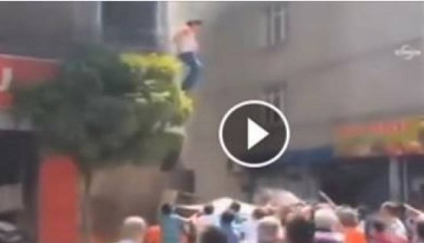 فيديو| حامل تقفز من شباك مبنى يحترق.. فماذا حدث لها؟