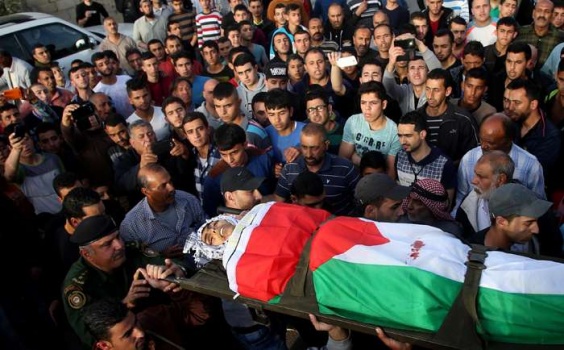 بالصور والفيديو: شهيد أوجع القلوب..جماهير غفيرة تشيع جثمان الشهيد أحمد عامر في سلفيت