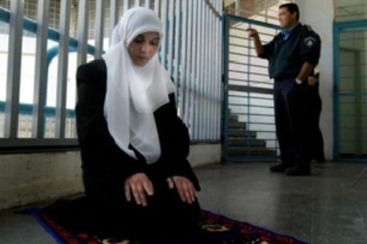 13 أمًا أسيرة في سجون الاحتلال .. في يوم الأم