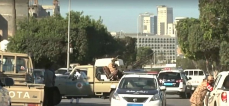 انفجارات وإطلاق نار كثيف بالعاصمة الليبية