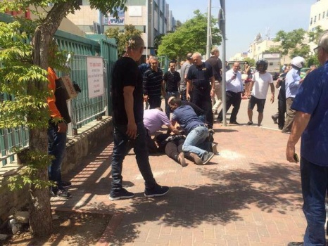 اعتقال فلسطينية بدعوى تنفيذ عملية طعن بالقرب من تل أبيب