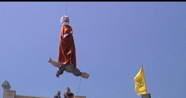 لماذا أعدمت الشبيبة في "خضوري" دمية تمثل شخصية "خامنئي"؟