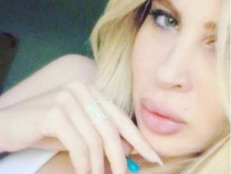 قناة تليفزيونية عربية ستعرض أفلاماً إباحية وفضائح لفنانات!