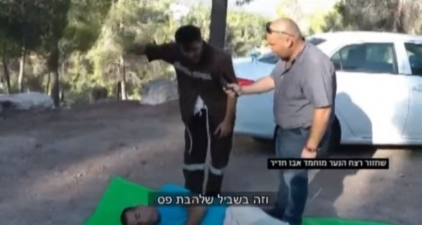 قاتل الطفل "محمد أبو خضير" يمثل الجريمة (فيديو)