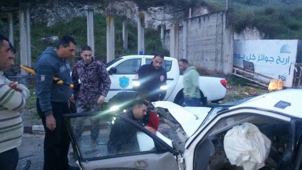 بالصور..
اصابة ثلاث مواطنين في حادث سير بين مركبتين شرق طولكرم