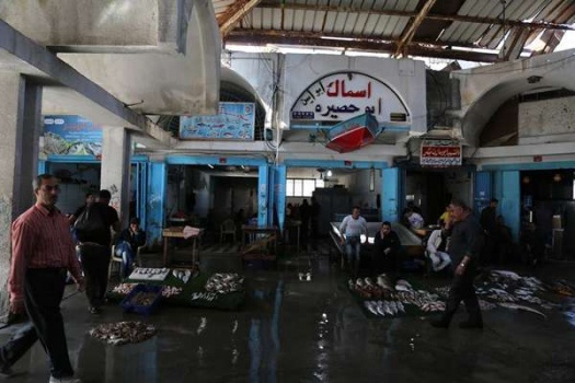 صيادو الأسماك في غزة يقعون في فخ الـ9 أميال