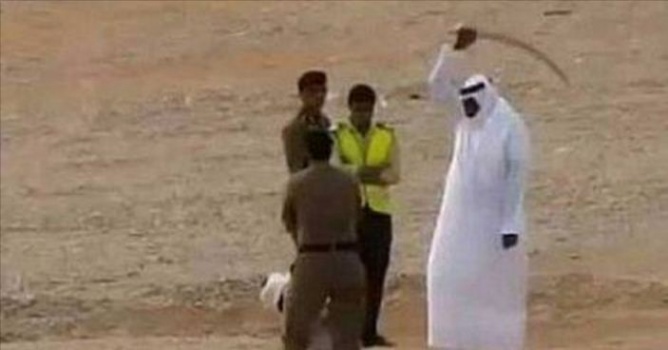 لحظات وسيعدم بقطع رأسه أمام الجميع.. ثم حدث له ما لم يتوقع