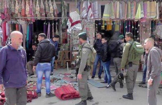 الاحتلال عرض مئة مليون دولار على فلسطيني في الخليل لشراء محله الصغير