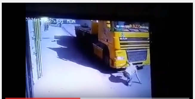 في رام الله.. العناية الإلهية تنقذ شاب من موت محقق بحادث دهس!!