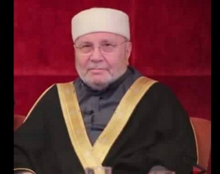 حقيقة وفاة الشيخ راتب النابلسي بعد سقوطه على منبر المسجد اثناء إلقاء الخطبة