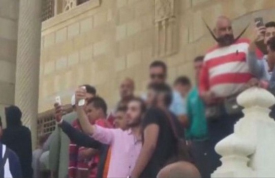 بالصورة: ماذا حصل في جنازة الفنان الراحل سيد زيان وأثار غضب الفنانين؟