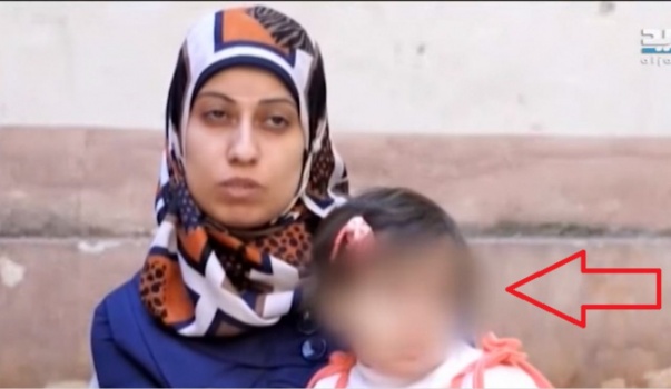 فيديو| طفلة ظهرت عليها علامات البلوغ في سن الثانية!