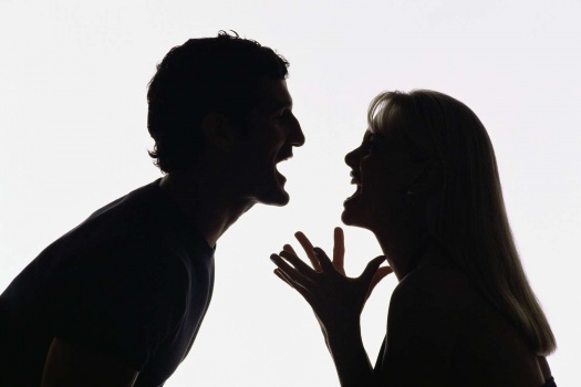 لن تتوقعوا ردة فعل سيدة بعد منعها من حضور خطوبة ابنها!
