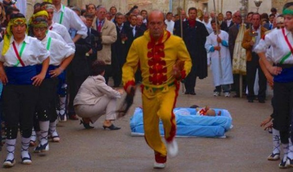 طقوس الموت والجنائز الأكثر غرابة حول العالم!!