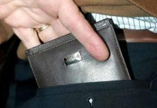 الشرطة تقبض على سيدة متهمة بقضيتي "نشل وسرقة"