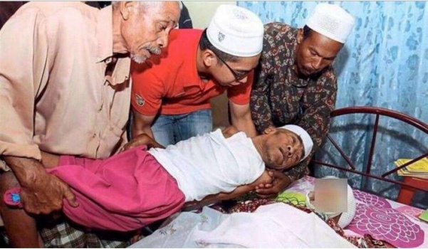 صورة تحكي قصة رحيل أعظم أم على وجه الأرض