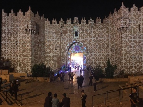 فيديو| فعاليّة تهويدية بإضاءة جدران القدس القديمة
