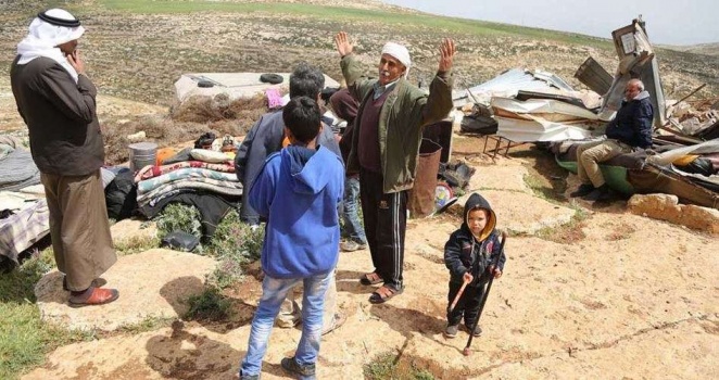 الاحتلال يهدم منزلاً غرب بيت لحم ويسلم إخطارات لمنازل في الأغوار