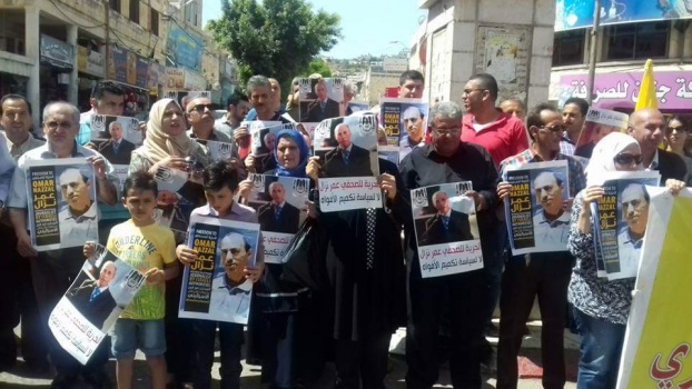 وقفة تضامنية مع الصحفي عمر نزال في جنين