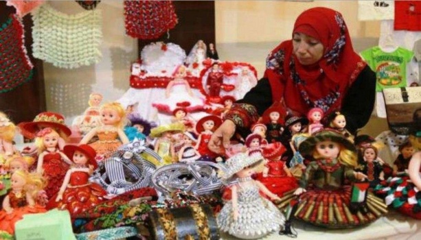 أبو لوز تحوّل مخلفات البيئة إلى تحف