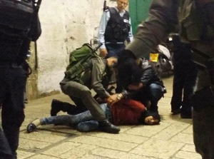 بزعم "محاولات طعن": اعتقال 4 مقدسيين بينهم فتاة
