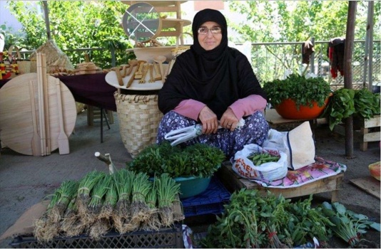 بائعة خضار تتلقى تعيين أخيها وزيرا في الحكومة التركية