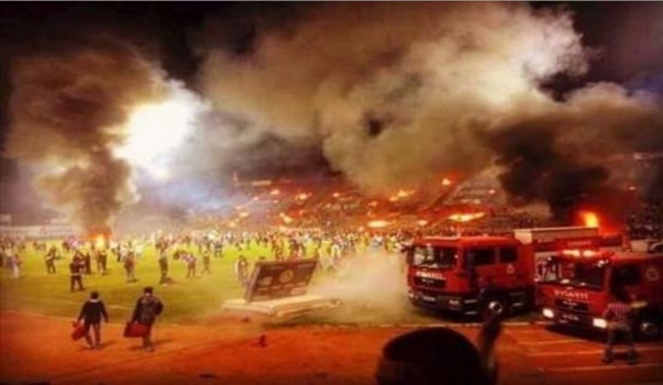 صور- جماهير '' إسكيشهرسبور '' التركي يحرقون ملعبهم بعد هبوط الفريق للدرجة الثانية