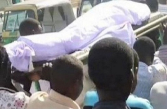سوداني ينهض من نعشه اثناء الجنازة ويطلب شربة ماء !