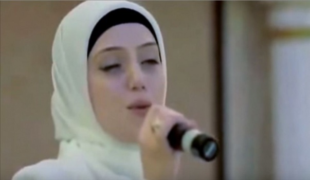 شاهد - فتاة روسية مسلمة تشعل مواقع التواصل الاجتماعي!