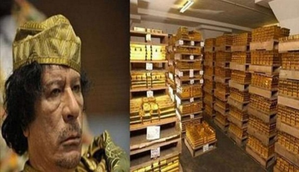 العثور على "كنز القذافي".. خزنة مملوءة بالذهب والفضة تحت الأرض