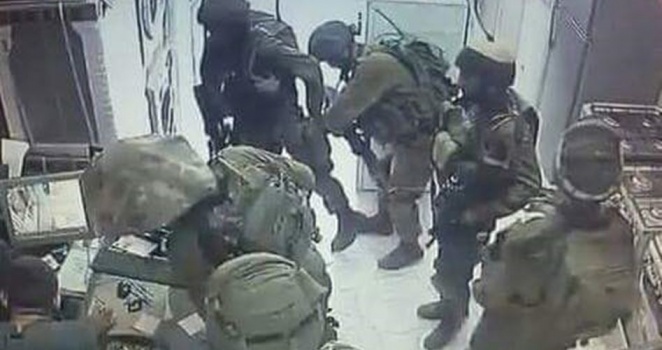 الاحتلال يداهم محالا تجارية في حوارة جنوب نابلس