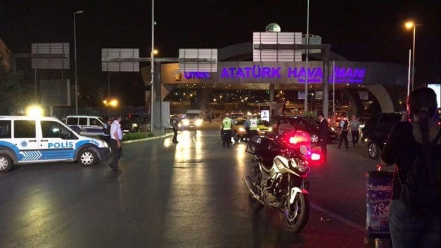 انفجارات واطلاق نار في مطار أتاتورك الدولي بمدينة إسطنبول