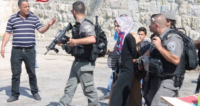 بالصور..الأحتلال يحتجز فتاة من قباطية جنوب جنين أثناء تواجدها في القدس