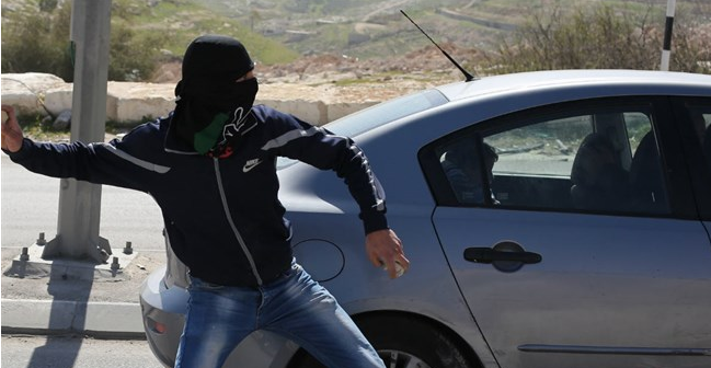 اصابة مستوطنة جراء القاء حجارة شمال رام الله