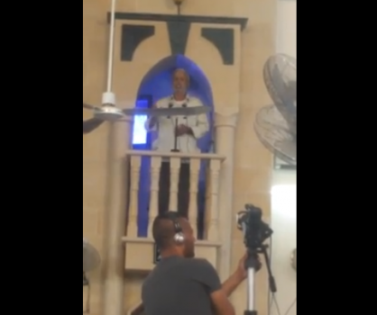 في سيلة الحارثية غرب جنين..مواطن يعتلي منبر الجمعة ويعلن العفو عن قاتل ابنه!!