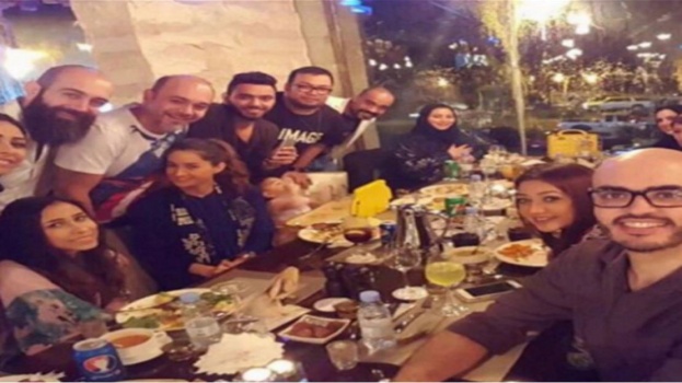 صور| إفطار جماعي مختلط في جدة يشعل " تويتر"