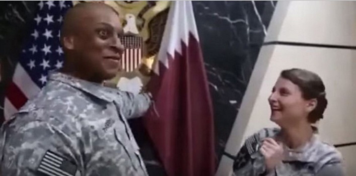 فيديو.. جنديان أمريكيان يسخران من العلم القطري في قاعدة السيلية