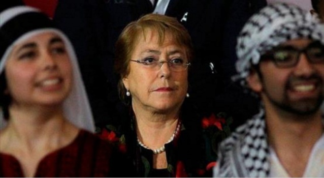 رئيسة تشيلي تمنح الجنسية لـ45 لاجئا فلسطينيا من العراق