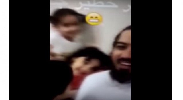 بالفيديو.. سعودي ينجب 5 بنات من خمس زوجات عربيات