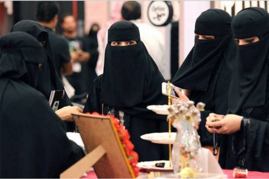 السعودية لمواطناتها: إخلعن النقاب في هذا البلد!